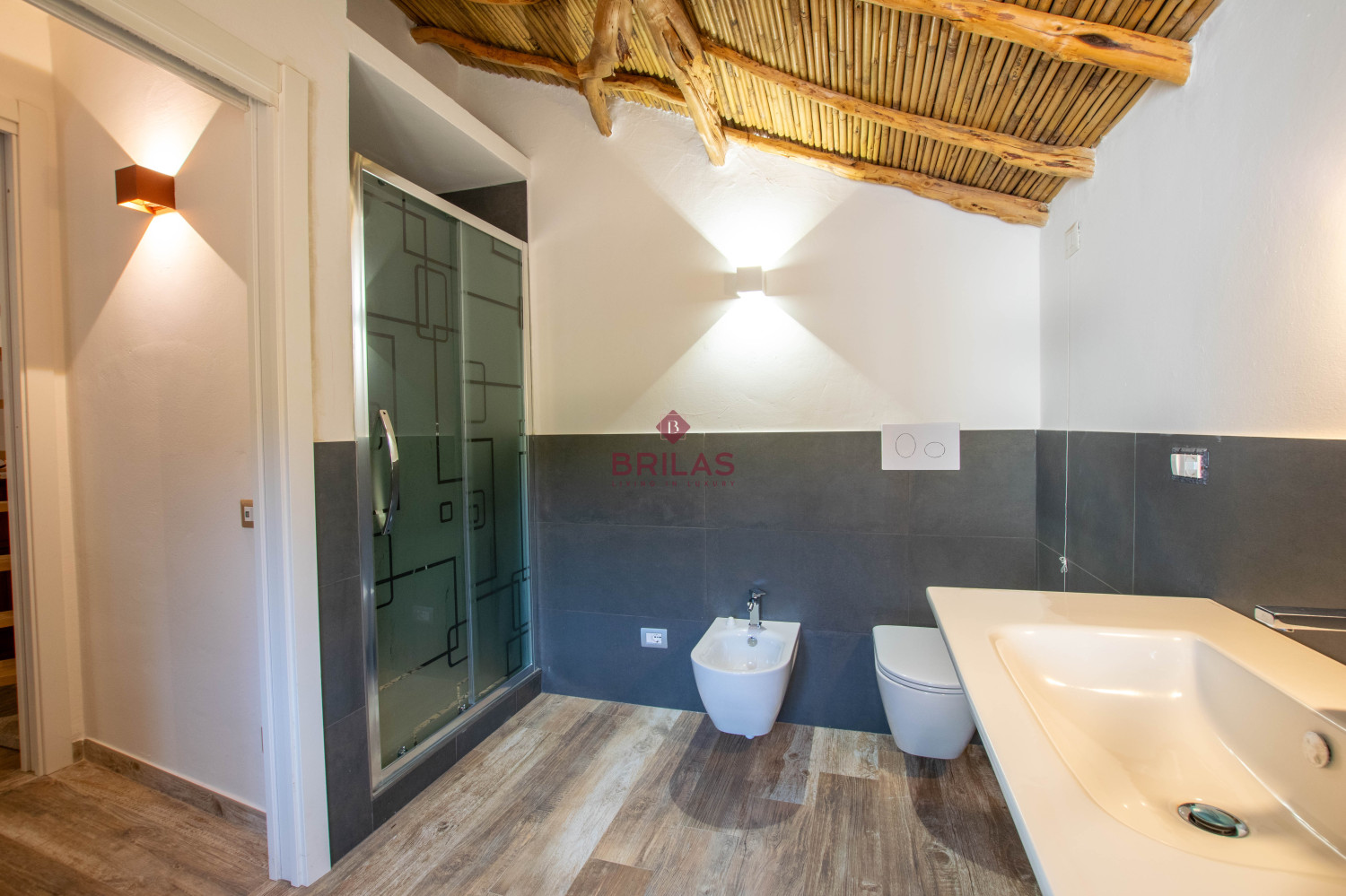 Prestigious Farm with Vineyard and Cork Oaks