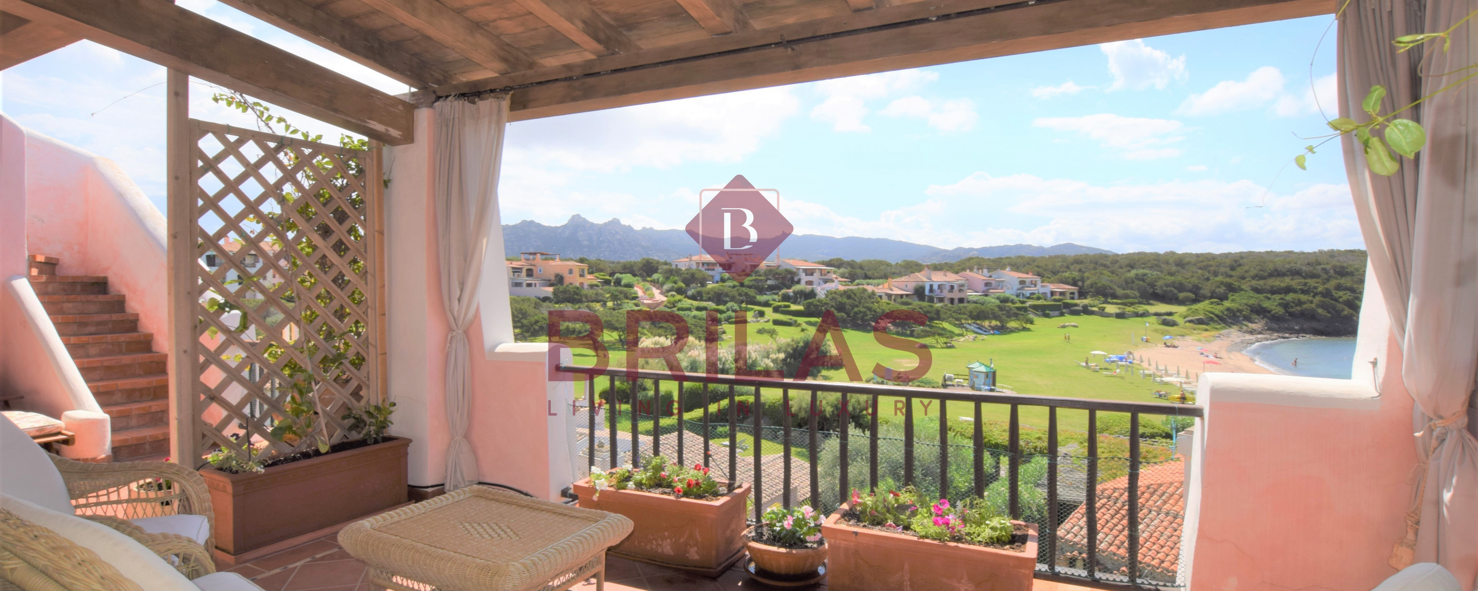 Elegant seaside apartment in Cala del Faro