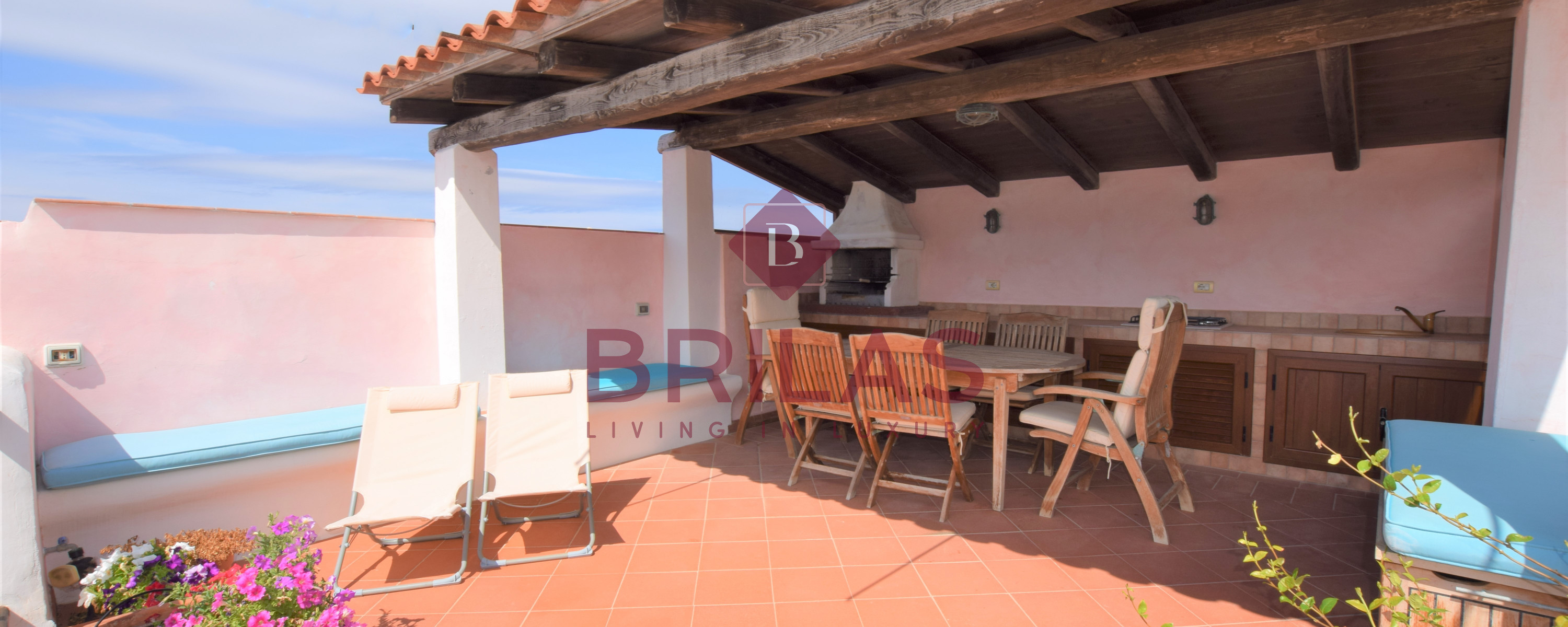 Elegant seaside apartment in Cala del Faro