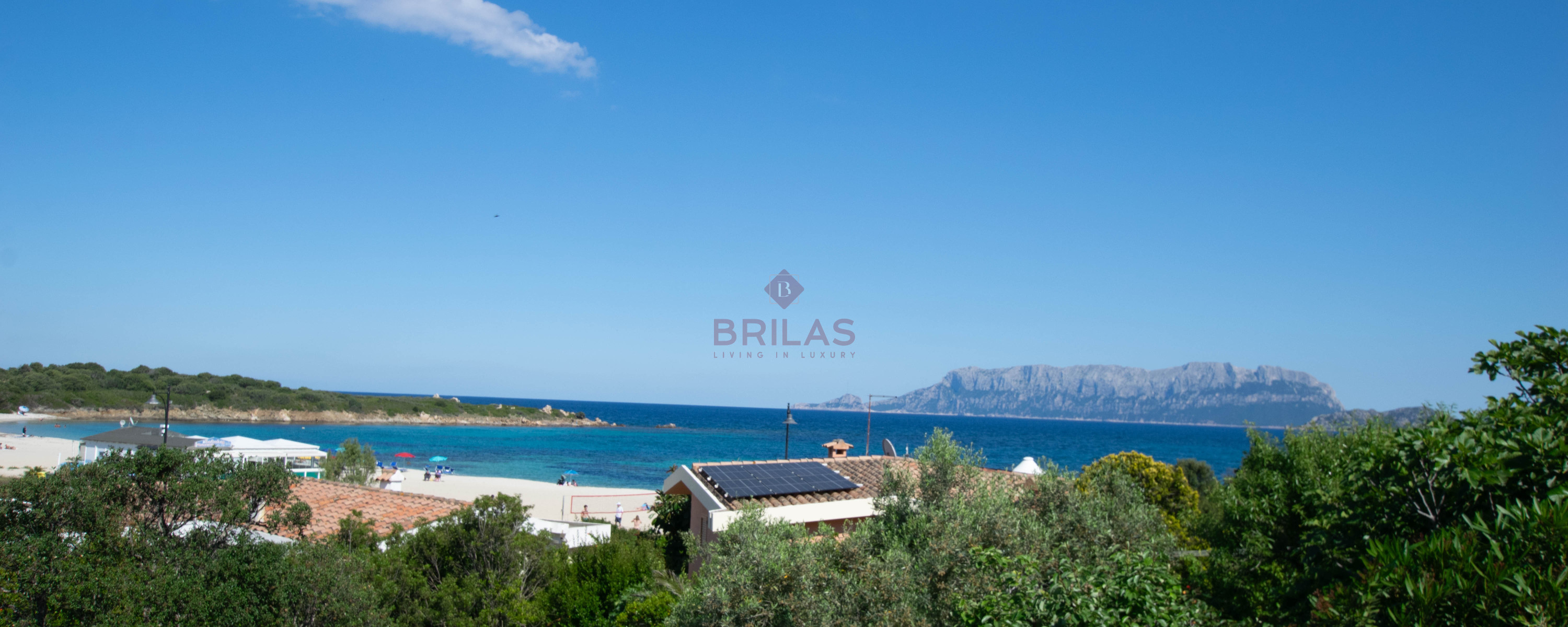Villa Fronte Mare a Pittulongu (Olbia) - Ottima Posizione con Potenziale di Ristrutturazione