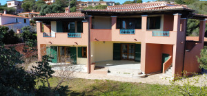 Villa with large garden a few steps from the beach