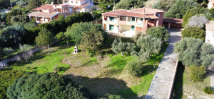 Villa with large garden a few steps from the beach