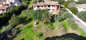 Villa with large garden a few steps from the beach