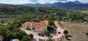 Villa in località La Mendula, Arzachena, con ampio terreno a pochi minuti dalle spiagge della Costa Smeralda