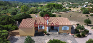 Villa in località La Mendula, Arzachena, con ampio terreno a pochi minuti dalle spiagge della Costa Smeralda