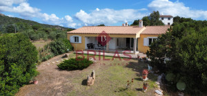 Villa in località La Mendula, Arzachena, con ampio terreno a pochi minuti dalle spiagge della Costa Smeralda