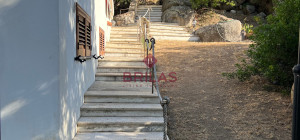 Villa surrounded by greenery with splendid sea views