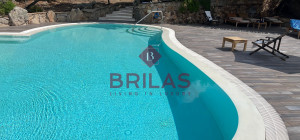 Villa surrounded by greenery with splendid sea views