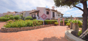 Elegant seaside apartment in Cala del Faro