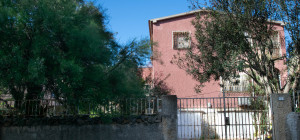 Golfo Aranci: Large villa to renovate between two beaches