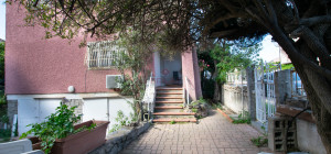 Golfo Aranci: Large villa to renovate between two beaches