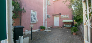 Golfo Aranci: Large villa to renovate between two beaches