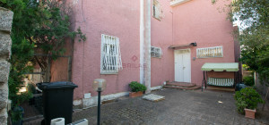Golfo Aranci: Large villa to renovate between two beaches