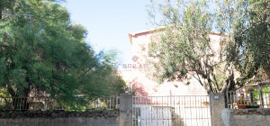 Golfo Aranci: Large villa to renovate between two beaches