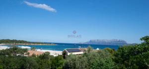 Villa Fronte Mare a Pittulongu (Olbia) - Ottima Posizione con Potenziale di Ristrutturazione