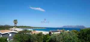 Villa Fronte Mare a Pittulongu (Olbia) - Ottima Posizione con Potenziale di Ristrutturazione