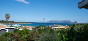 Villa Fronte Mare a Pittulongu (Olbia) - Ottima Posizione con Potenziale di Ristrutturazione