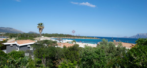 Villa Fronte Mare a Pittulongu (Olbia) - Ottima Posizione con Potenziale di Ristrutturazione