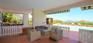 Seaview Villa with swimming pool in Suiles