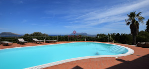Seaview Villa with swimming pool in Suiles