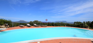 Seaview Villa with swimming pool in Suiles