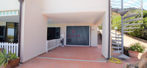 Seaview Villa with swimming pool in Suiles