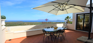 Seaview Villa with swimming pool in Suiles