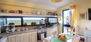 Seaview Villa with swimming pool in Suiles