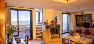 Seaview Villa with swimming pool in Suiles