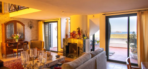 Seaview Villa with swimming pool in Suiles