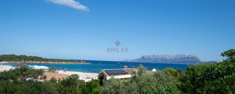 Villa Fronte Mare a Pittulongu (Olbia) - Ottima Posizione con Potenziale di Ristrutturazione